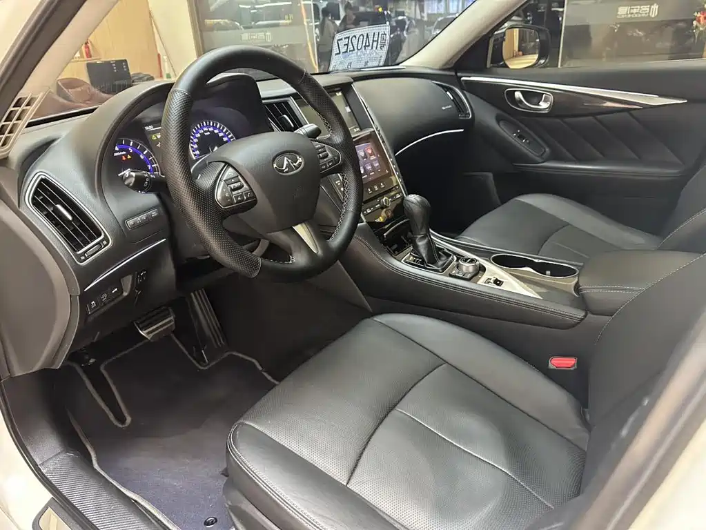 Infiniti Q50 2014 2.0T Comfort Edition