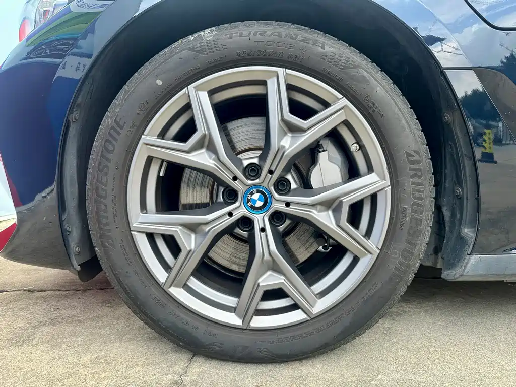 BMW i3 2024 model eDrive 35 L
