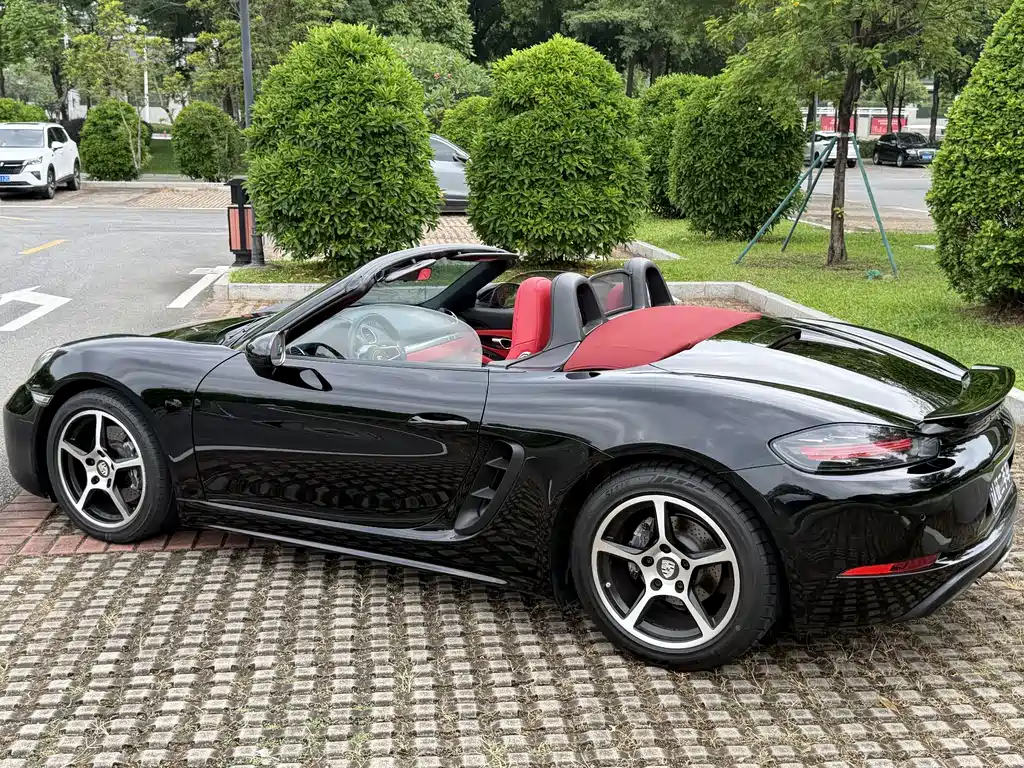Porsche 718 Boxster 2.0T 2018 Model