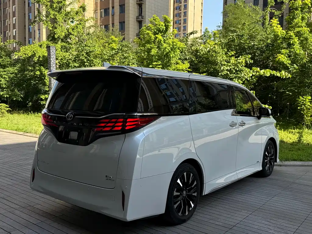 Alphard 2024款 Hybrid 2.5L Premium Edition