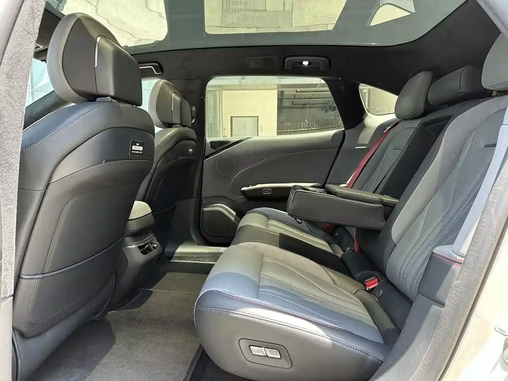 Jizhe 007 GT 2025 Edition Four-wheel Drive Intelligent Driving Version 75kWh