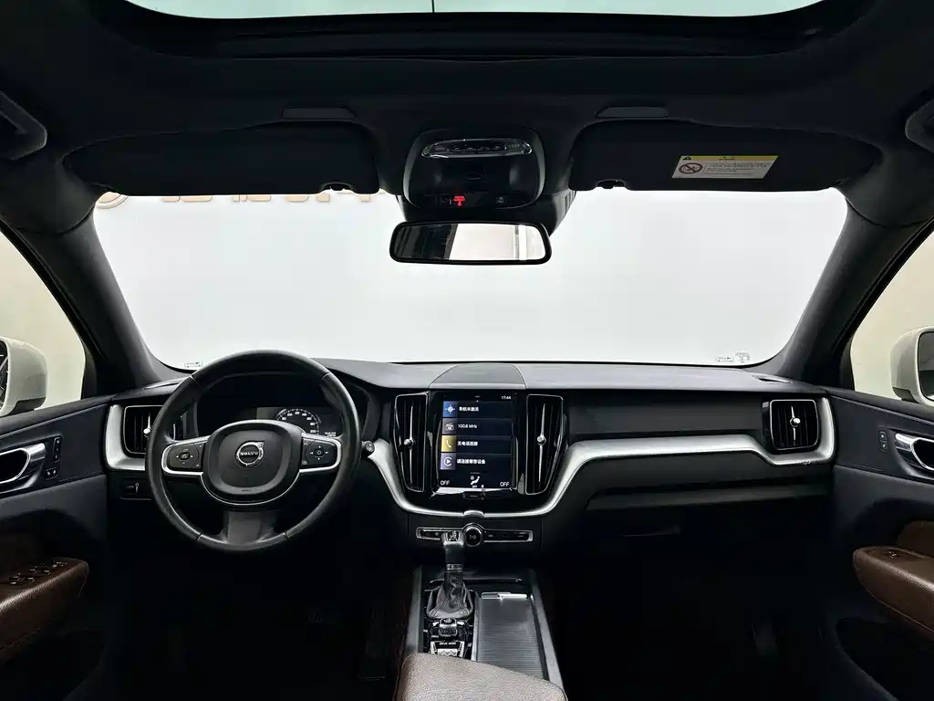 Volvo XC60 2021 T5 AWD Intelligent Comfort Luxury Edition