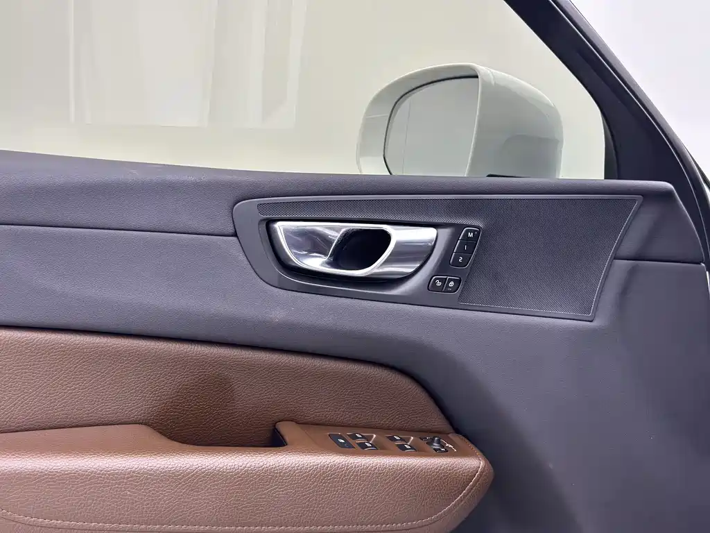 Volvo XC60 2021 T5 AWD Intelligent Comfort Luxury Edition