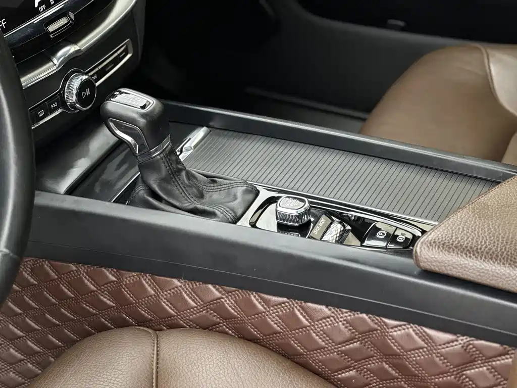 Volvo XC60 2021 T5 AWD Intelligent Comfort Luxury Edition