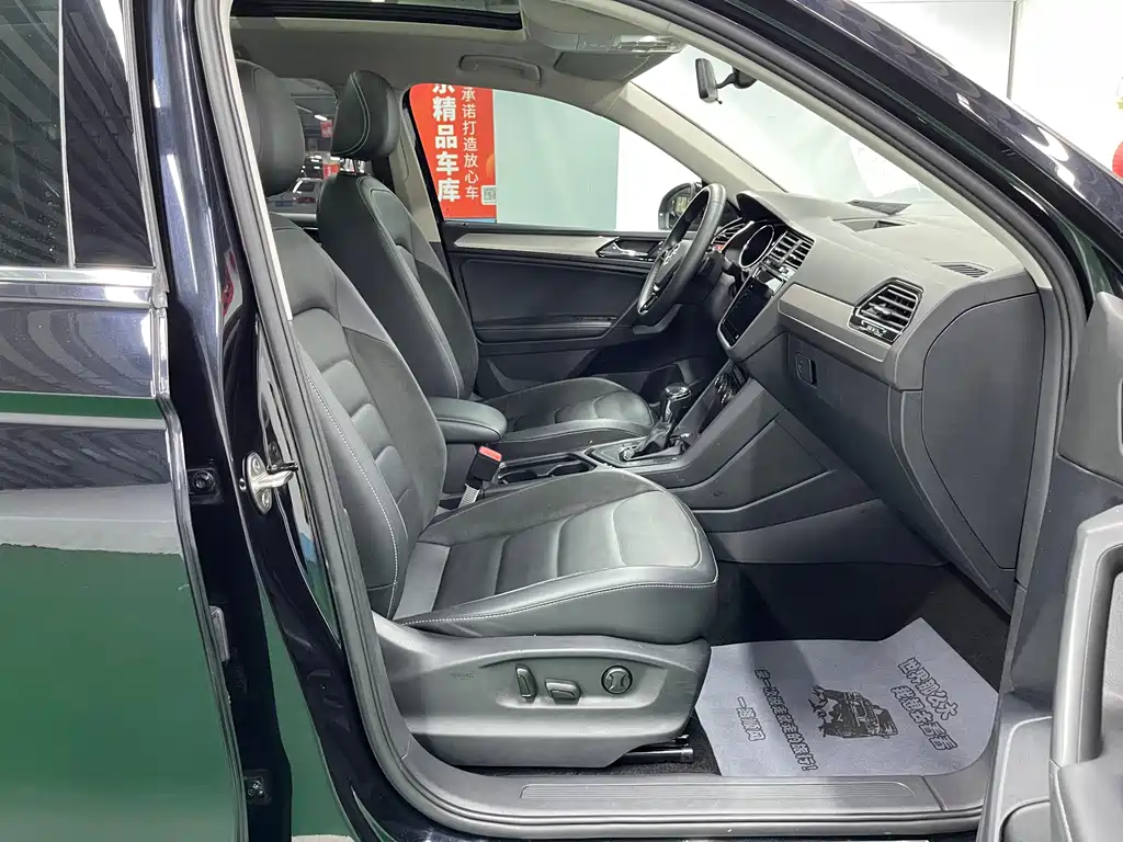 Tiguan L 2019款 Facelift 330 TSI Automatic 2WD Panoramic Comfort Edition National VI