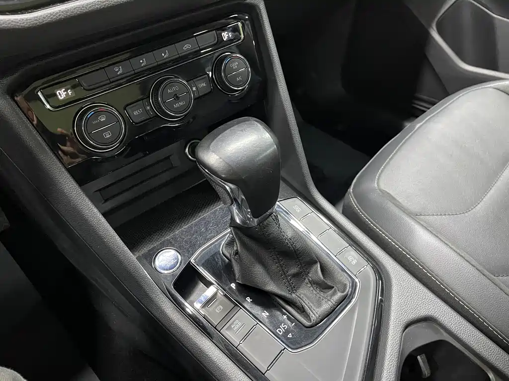 Tiguan L 2019款 Facelift 330 TSI Automatic 2WD Panoramic Comfort Edition National VI