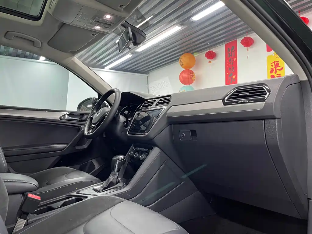 Tiguan L 2019款 Facelift 330 TSI Automatic 2WD Panoramic Comfort Edition National VI