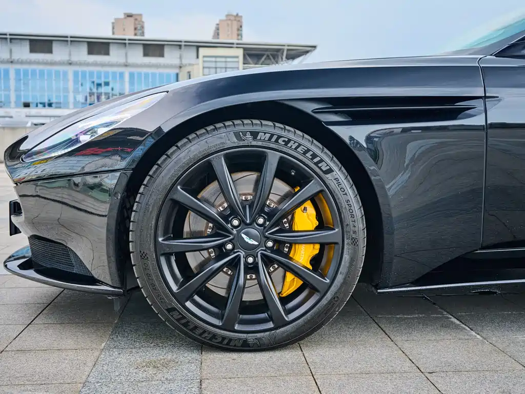 Aston Martin DB11 2019 Model 4.0T V8 Coupe