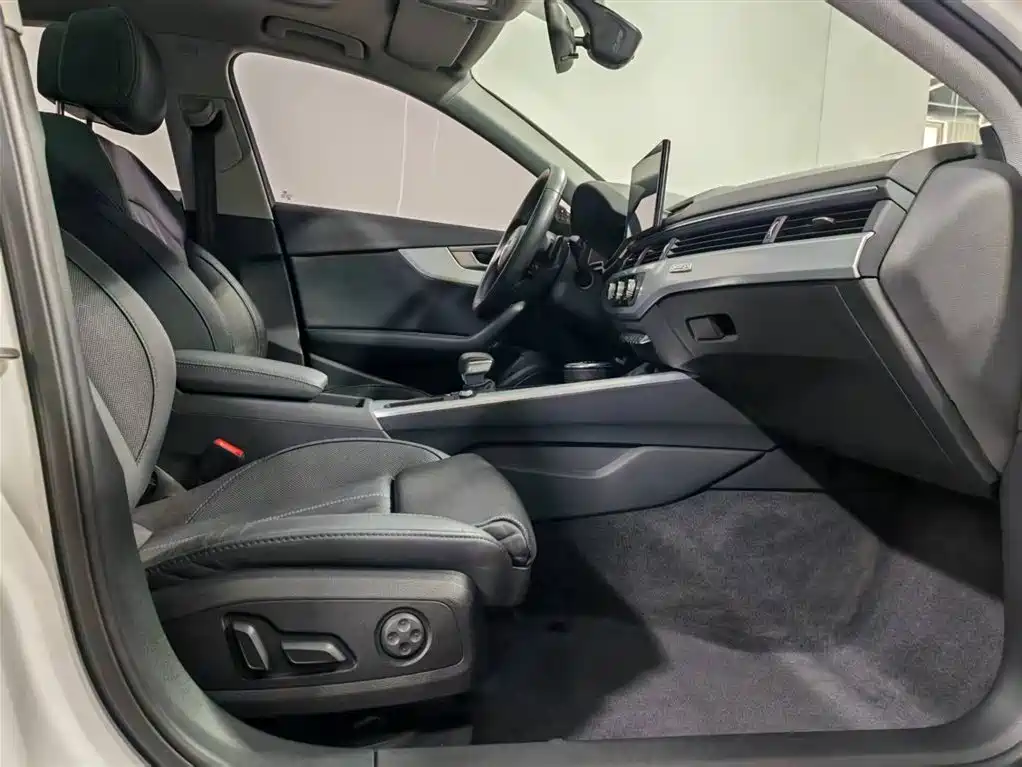 Audi A4L 2020 40 TFSI Fashion Dynamic Edition