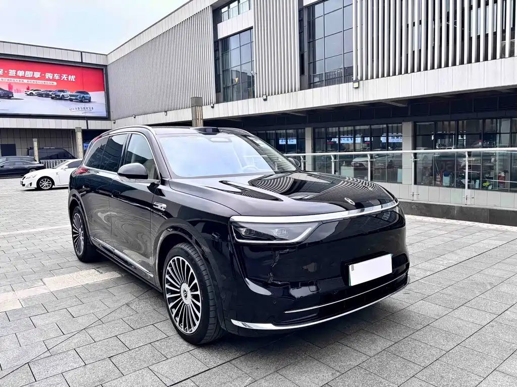 SUV M8 2025 Edition Range-Extended Ultra Version 53.4kWh 6-Seat Version 192-line LiDAR)
