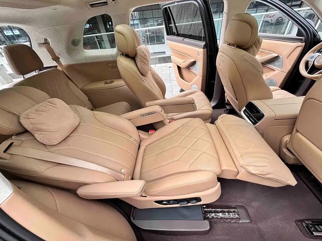 SUV M8 2025 Edition Range-Extended Ultra Version 53.4kWh 6-Seat Version 192-line LiDAR)