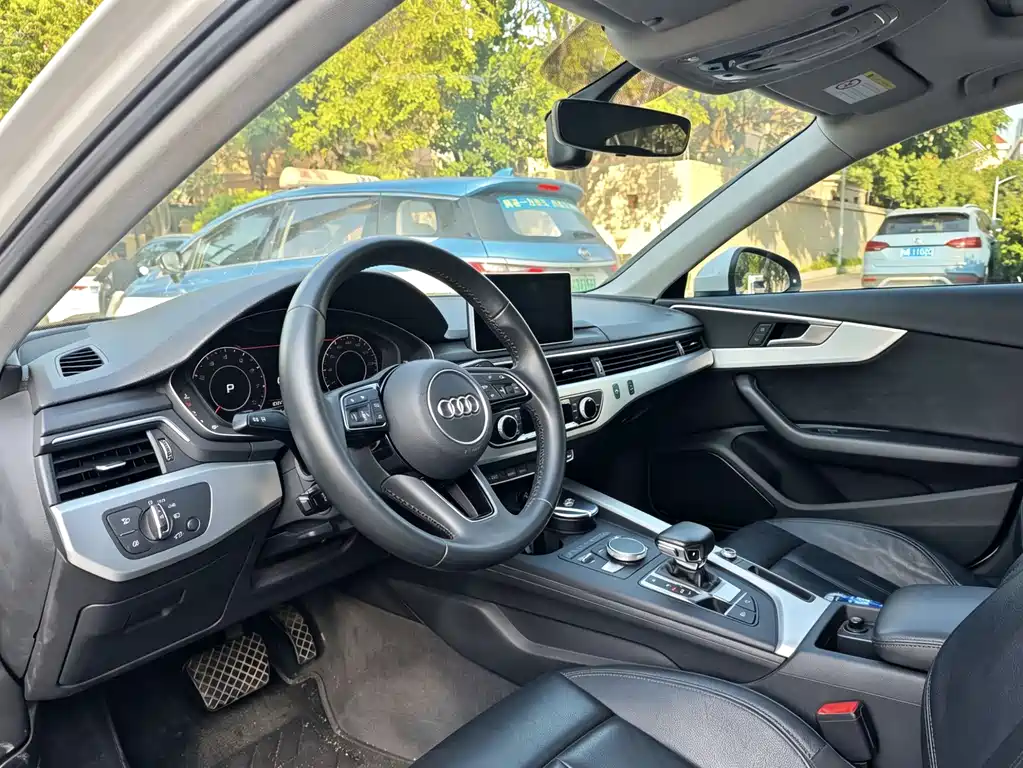 Audi A4L 2018 30th Anniversary Edition 40 TFSI Fashion Model