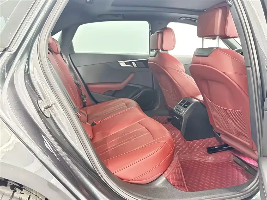 Audi A4L 2024 40 TFSI Luxury Dynamic Edition