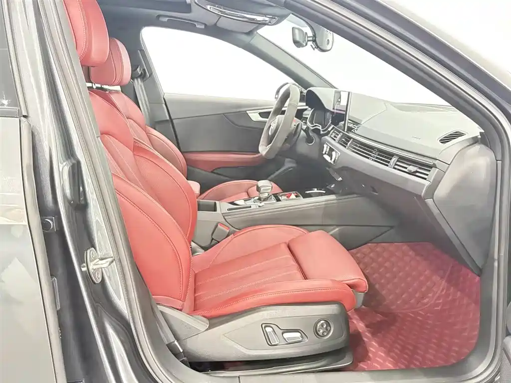 Audi A4L 2024 40 TFSI Luxury Dynamic Edition