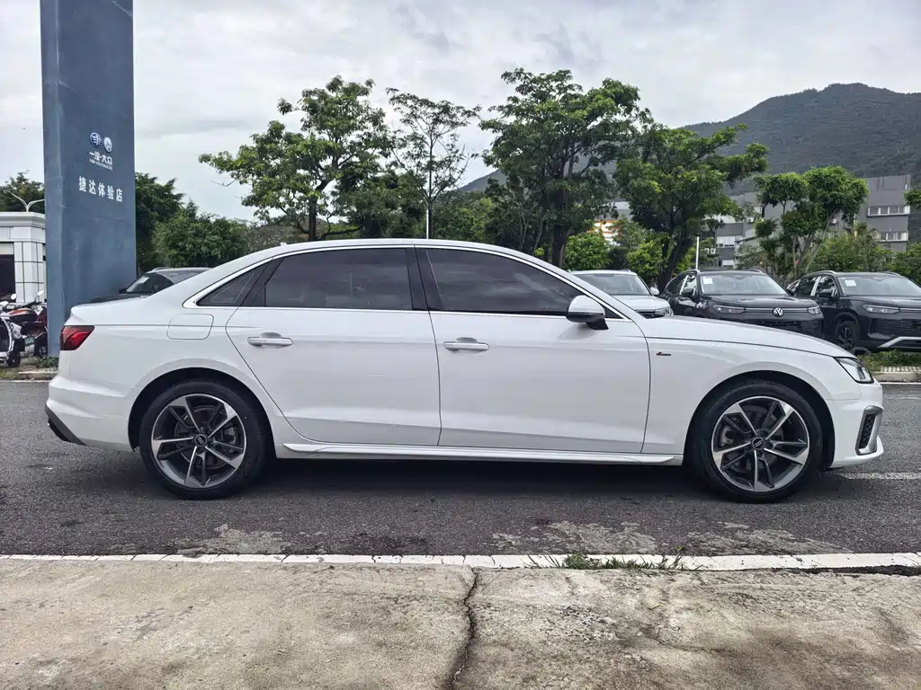 Audi A4L 2022 40 TFSI Sporty Dynamic Edition