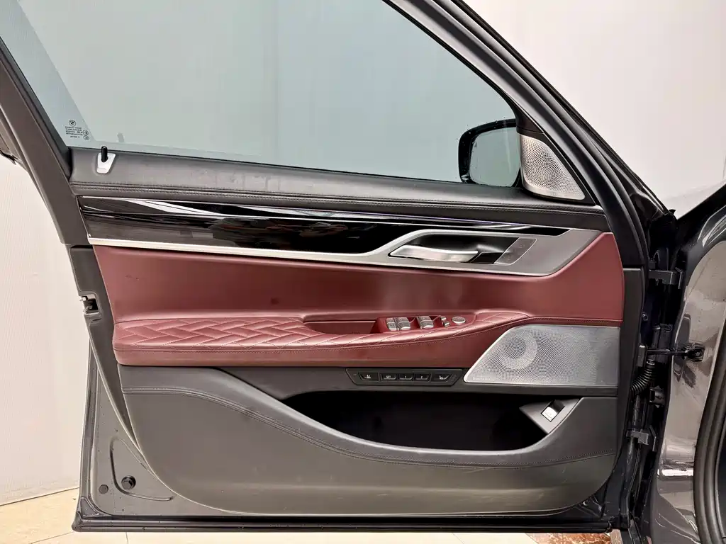 BMW 7 Series 2019 740Li xDrive Executive M Sport Package