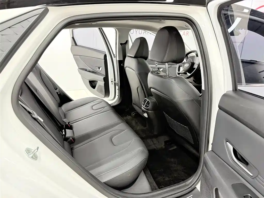 Elantra 2023 1.5L CVT LUX Prestige Edition