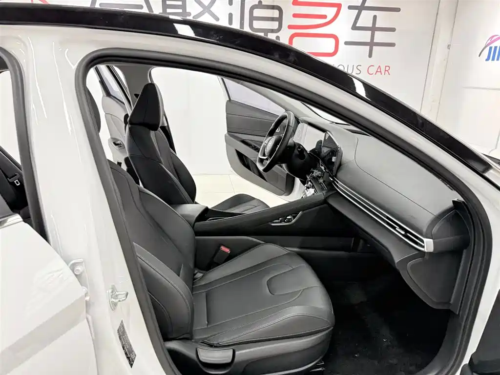Elantra 2023 1.5L CVT LUX Prestige Edition