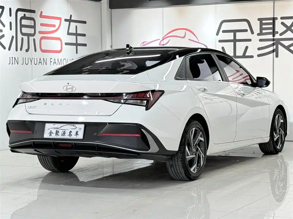 Elantra 2023 1.5L CVT LUX Prestige Edition