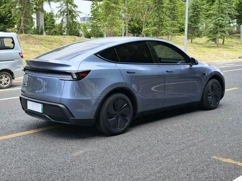 Model Y 2025 Rear-Wheel Drive Edition