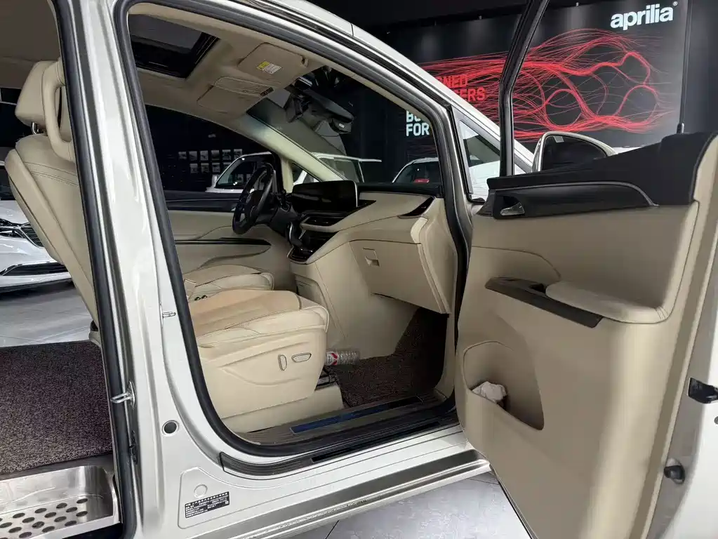 Buick GL8 2022 ES Luxury 653T