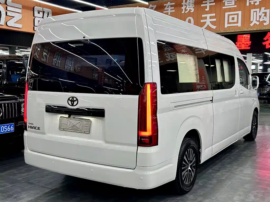 HIACE 2021 3.5L Automatic
