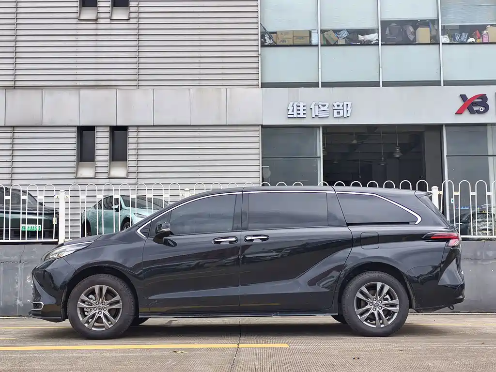 Sienna 2026 2.5L Hybrid 4WD Luxury Edition