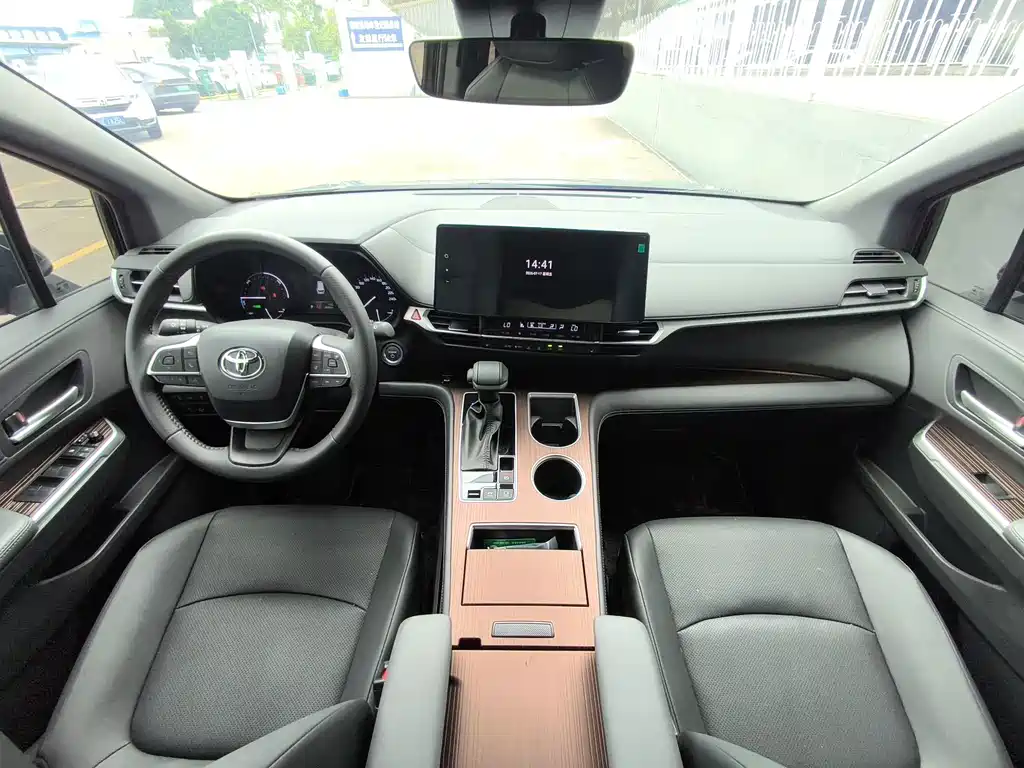 Sienna 2026 2.5L Hybrid 4WD Luxury Edition