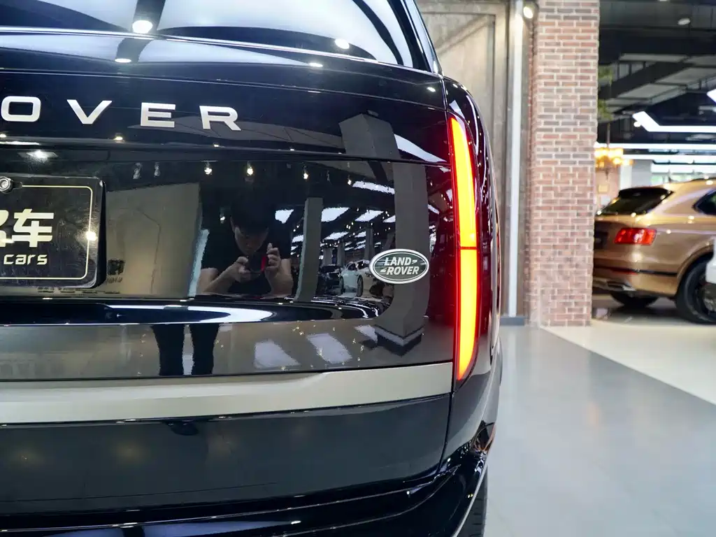Range Rover 2023 3.0 L6 400PS Grandland Seven-Seat Extended Edition