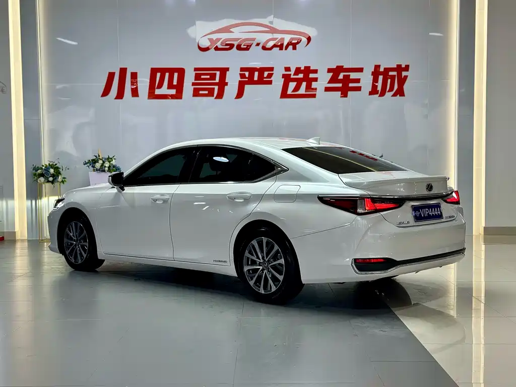 Lexus ES 2021 300h Excellence Edition