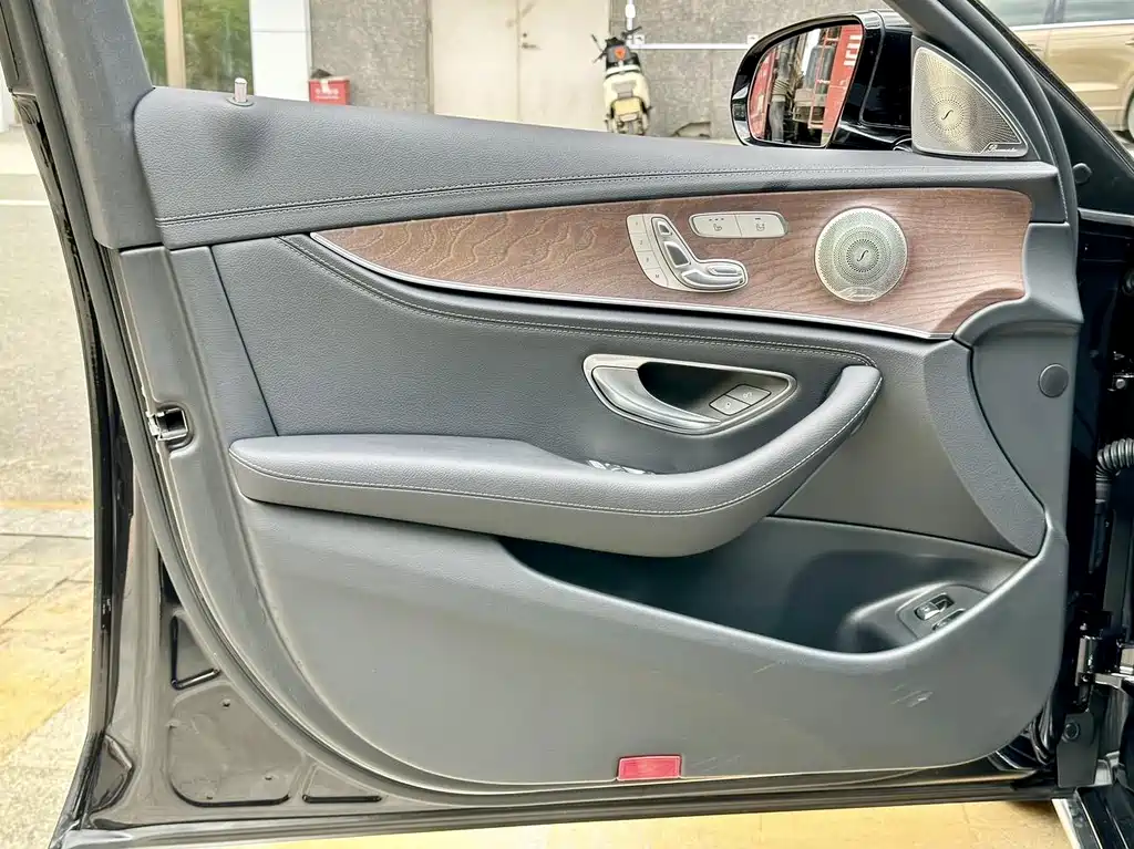 Mercedes-Benz E 350 e L Plug-in Hybrid Sedan 2021