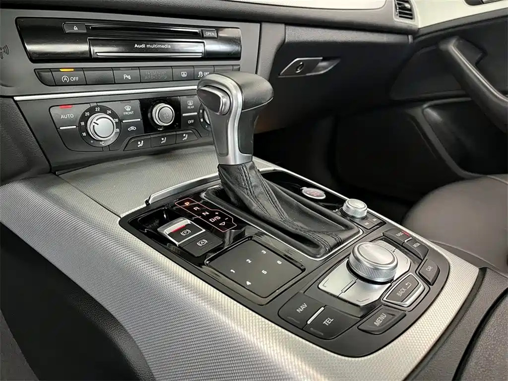 Audi A6L 2015 Edition TFSI Commemorative Intelligent Leadership Model