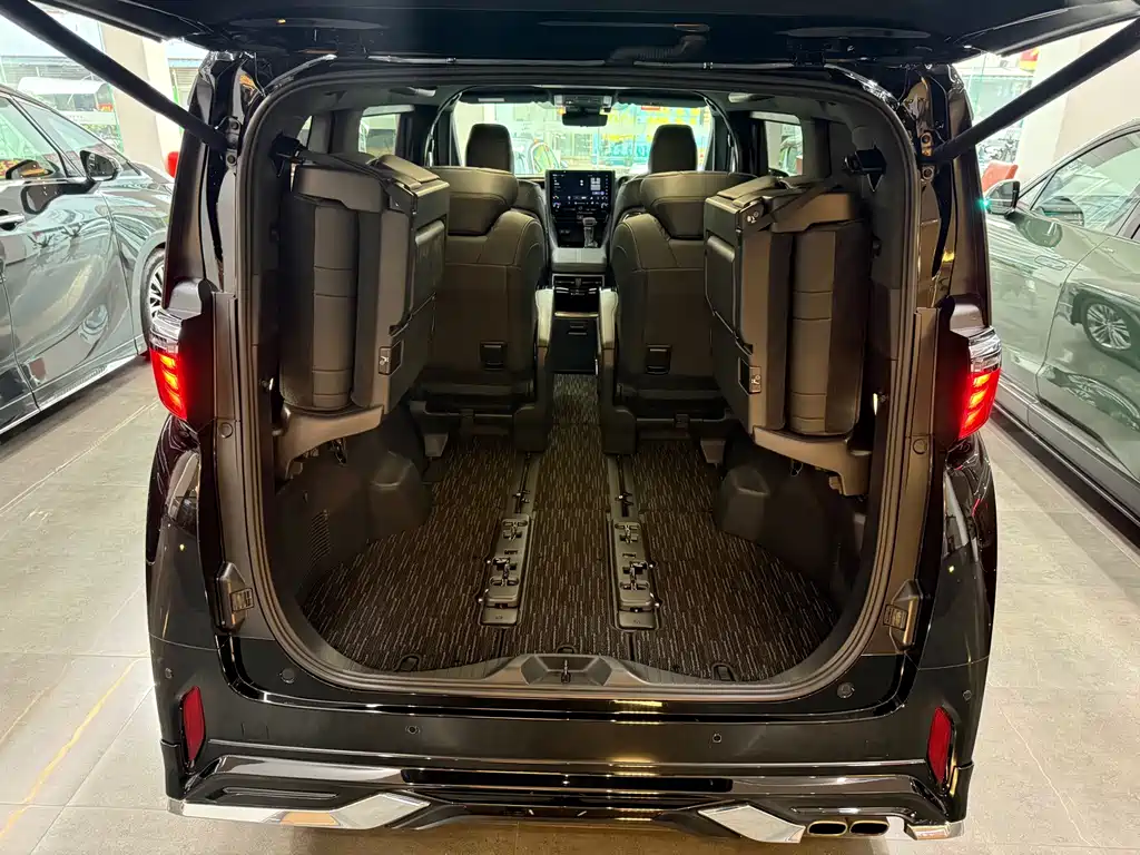 Alphard 2025款 Hybrid 2.5L Premium Gold Edition