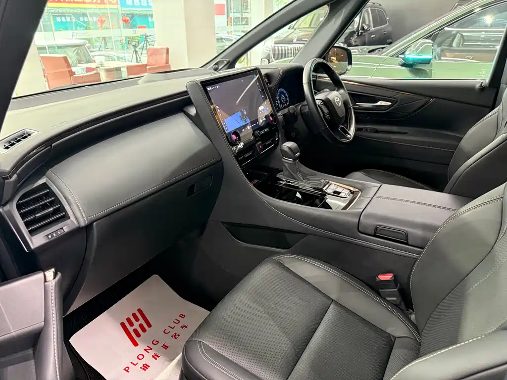 Alphard 2025款 Hybrid 2.5L Premium Gold Edition