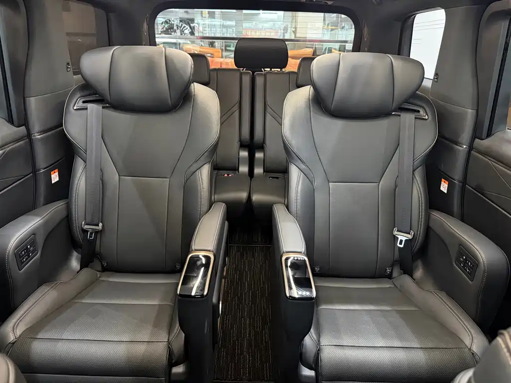Alphard 2025款 Hybrid 2.5L Premium Gold Edition
