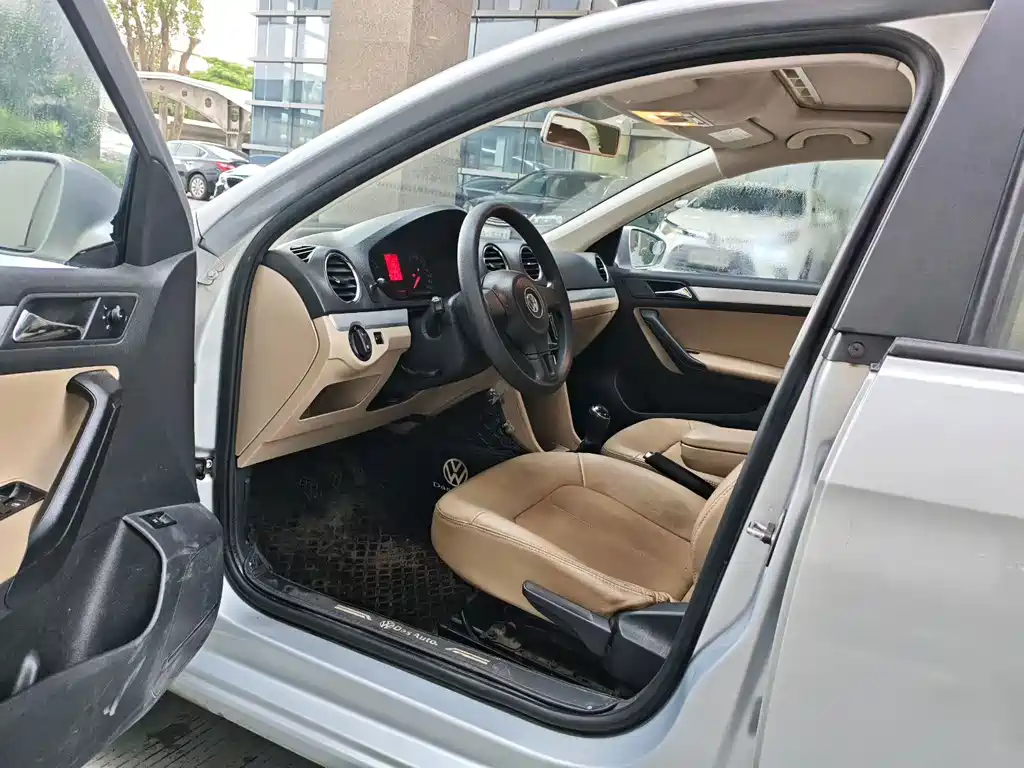 Jetta 2015 Quality and Benefit Edition 1.6L Manual Comfort Version