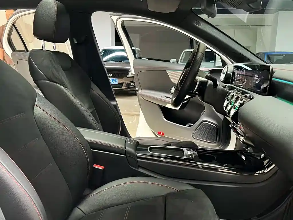 Mercedes-Benz A 200 L 2025 Fashion Edition