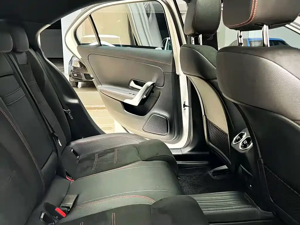 Mercedes-Benz A 200 L 2025 Fashion Edition