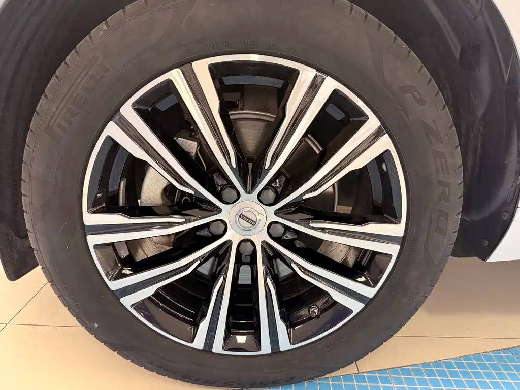 Volvo XC60 2022 B5 AWD Intelligent Comfort Luxury Edition