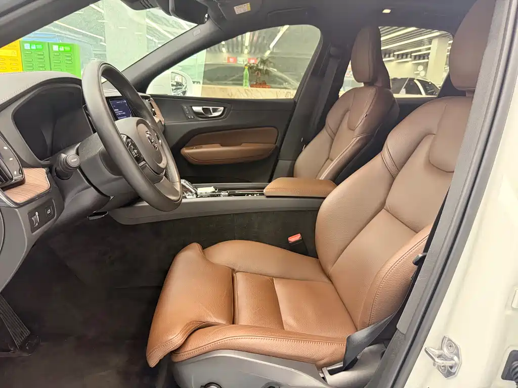 Volvo XC60 2022 B5 AWD Intelligent Comfort Luxury Edition