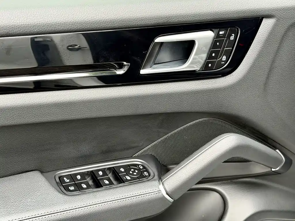 Cayenne New Energy 2021 Model Cayenne E-Hybrid 2.0T