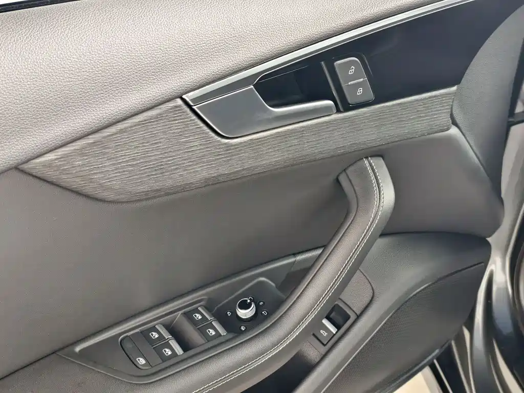 Audi A4L 2023 40 TFSI Luxury Dynamic Edition