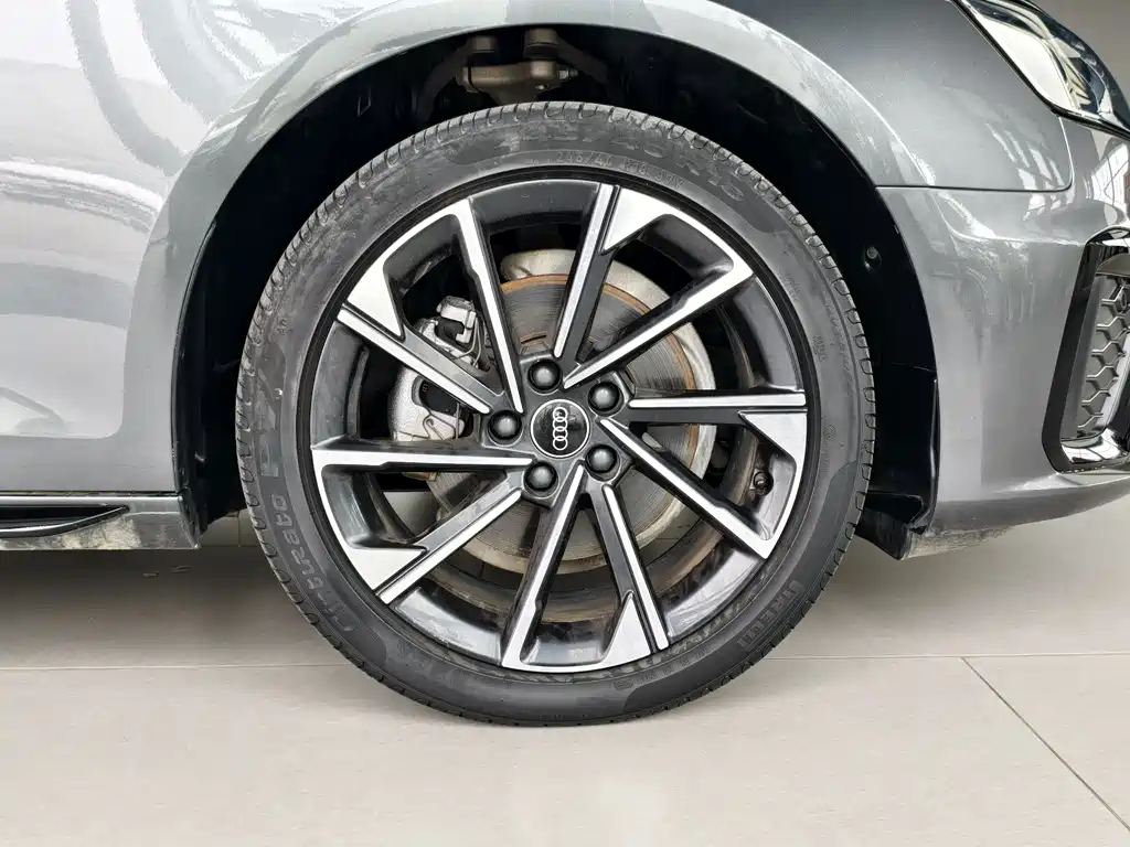 Audi A4L 2023 40 TFSI Luxury Dynamic Edition