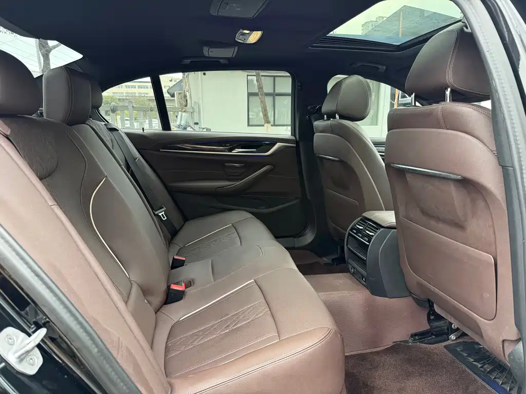 BMW 5 Series 2022 525Li M Sport Package