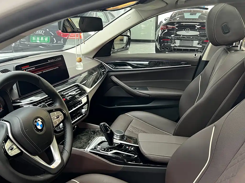 BMW 5 Series 2021 525Li Luxury Package