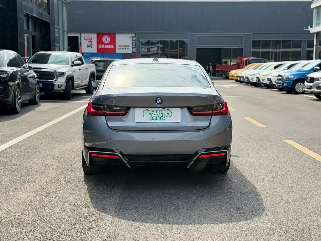 BMW i3 2024 model eDrive 35 L