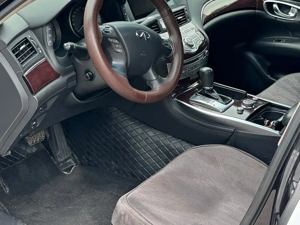 Infiniti Q70 2015款 Q70L 2.5L Enjoyment Edition