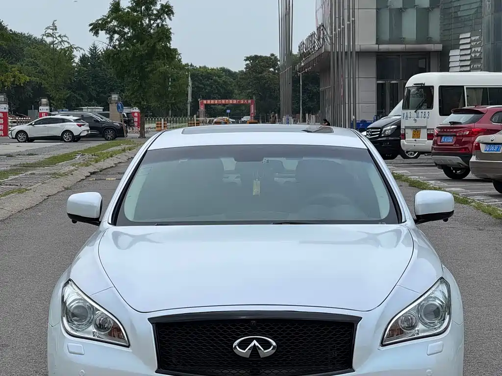 Infiniti Q70 2015款 Q70L 2.5L Enjoyment Edition