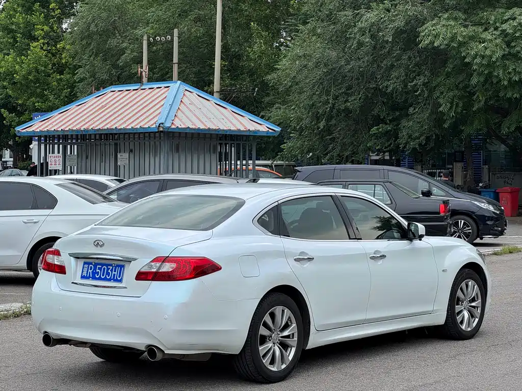 Infiniti Q70 2015款 Q70L 2.5L Enjoyment Edition