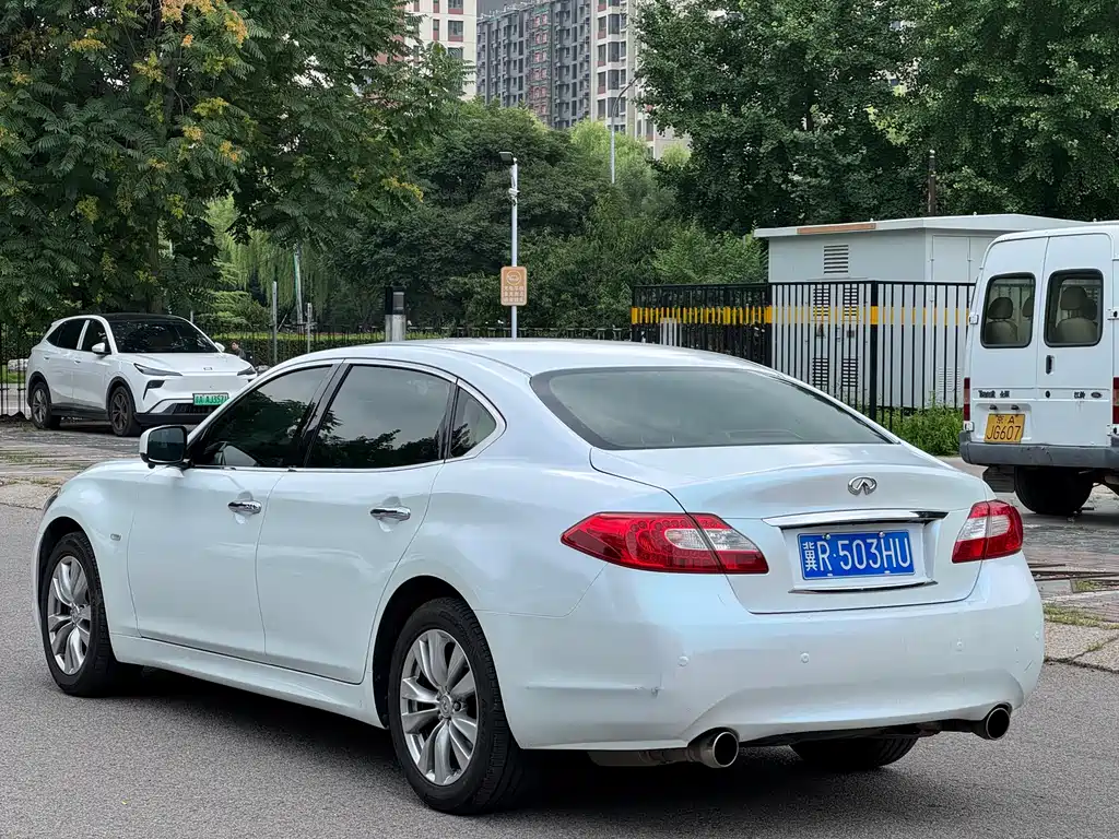 Infiniti Q70 2015款 Q70L 2.5L Enjoyment Edition